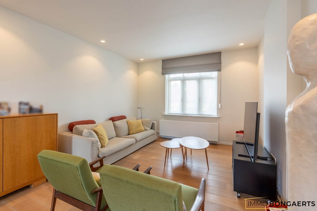 Ruime woning met garage, tuin en drie slaapkamers 