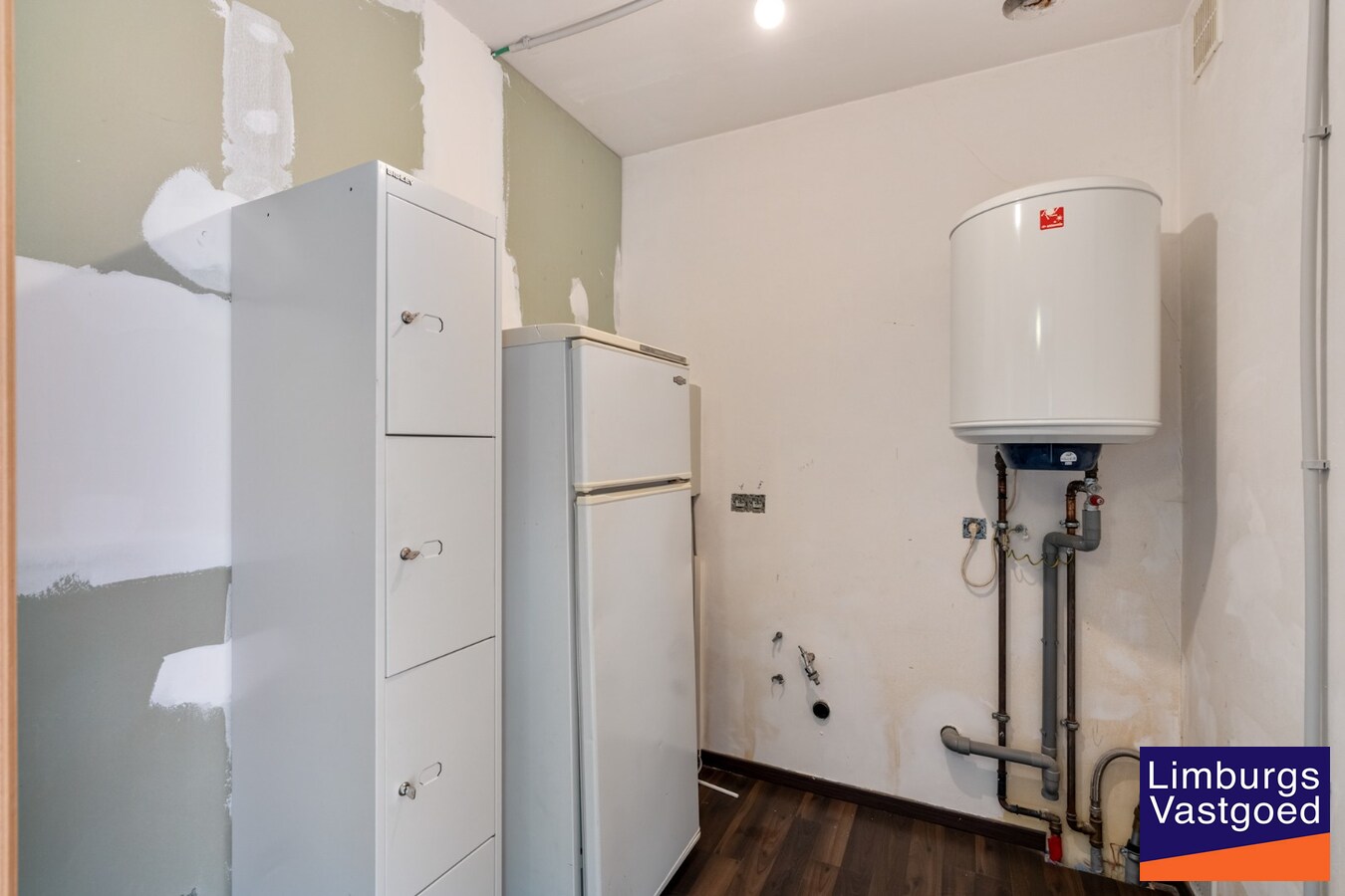 Handelspand, 150m², met 1-slaapkamerappartement op topligging in het centrum 