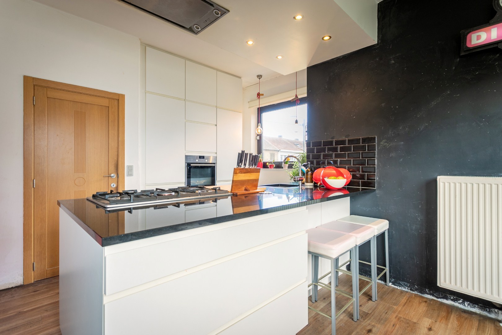 Solide woning met 6 slaapkamers, tuin en garage 