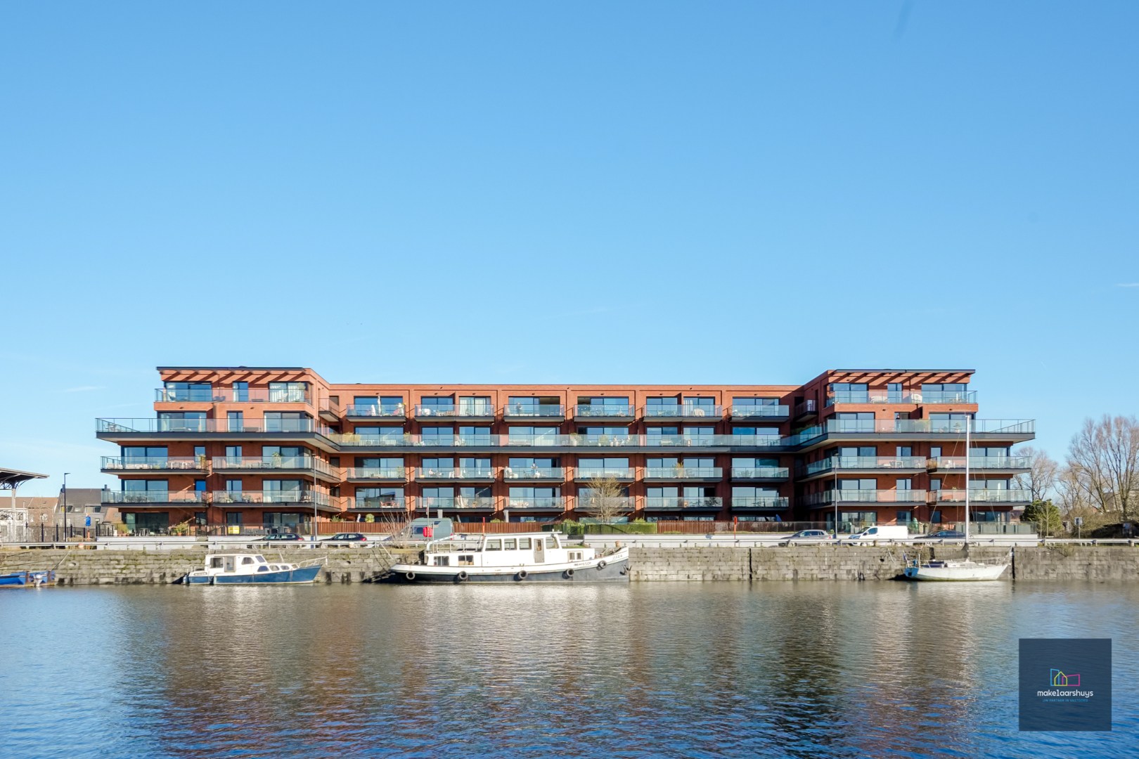 Schitterend 2-slp.app met 2 terrassen, garage en kelder 