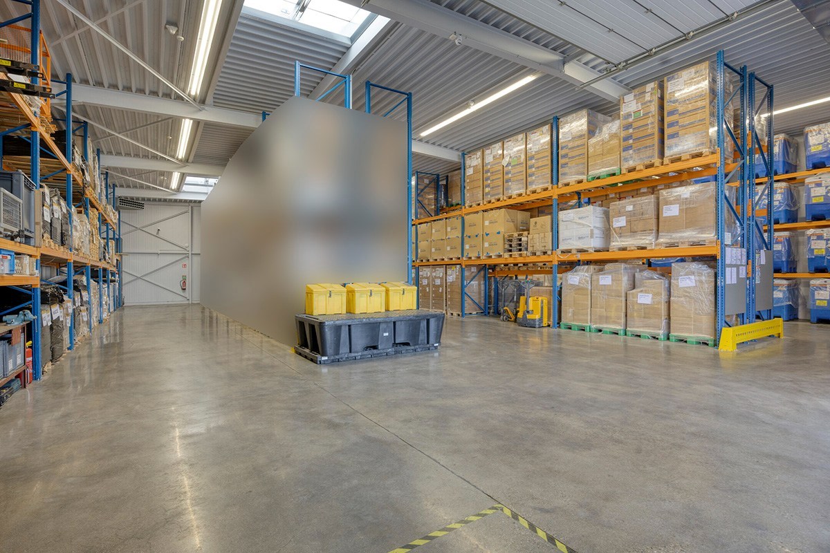 Grondig gerenoveerd KMO gebouw met magazijn en kantoorruimtes in Heverlee op een perceel van 11a19ca! – EPC -22,65 kWh/m² 