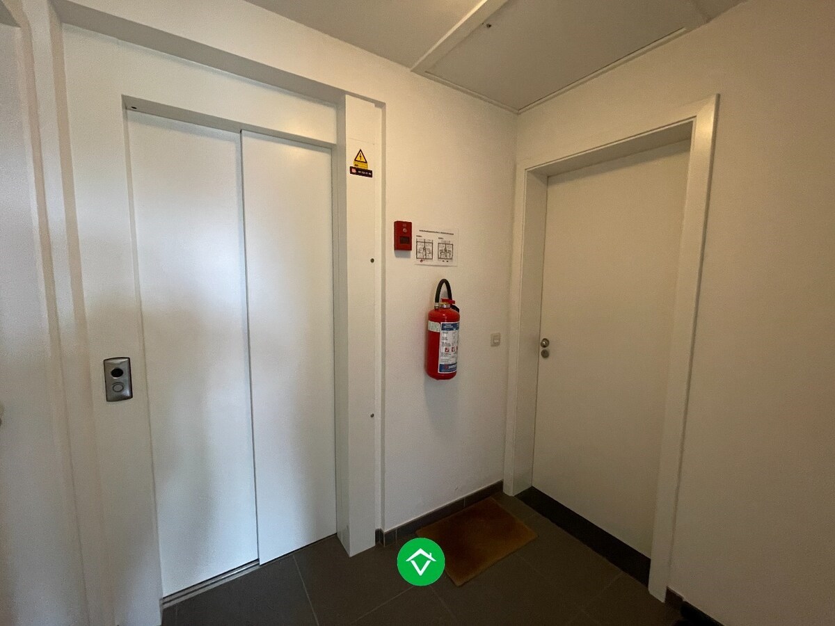 Rustig gelegen duplex appartement met 2 slaapkamers en autostaanplaats te Lichtervelde VRIJ 1/08/2026 