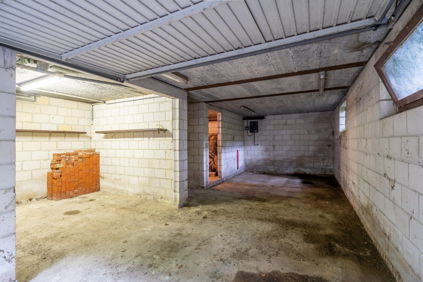 Woning op zeer rustig gelegen en ruim perceel. 