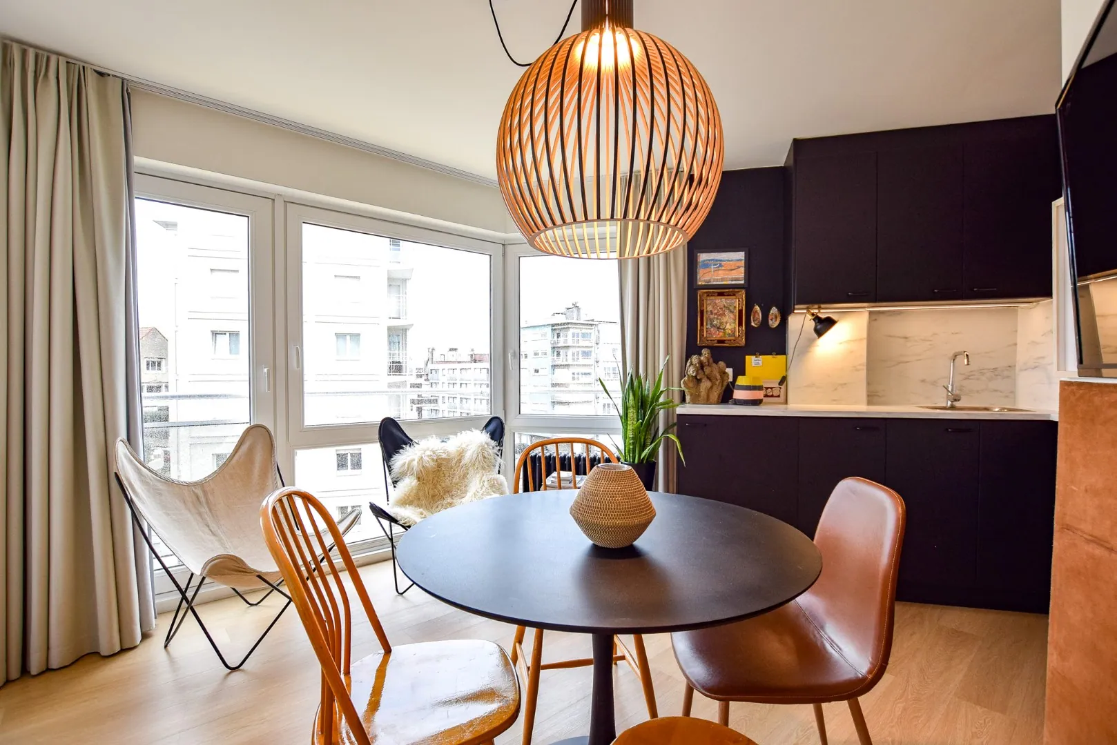 Uniek ingerichte luxe studio met ZIJDELINGS ZEEZICHT, gelegen te Koksijde-Bad.  