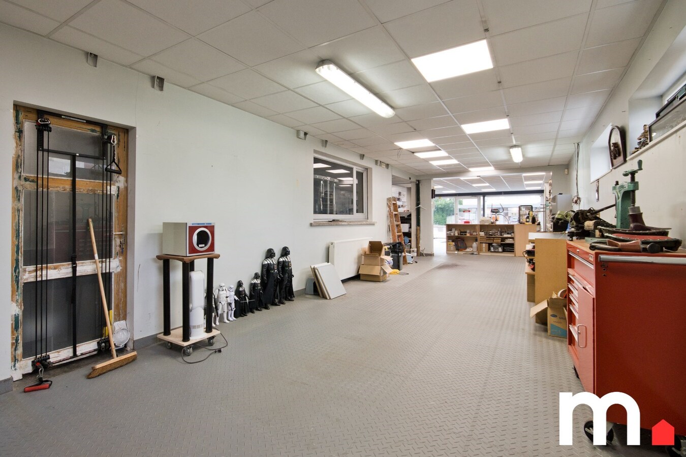 Uniek handelshuis met woonst op toplocatie – 220m² commerciële Ruimte + 165m² woning 