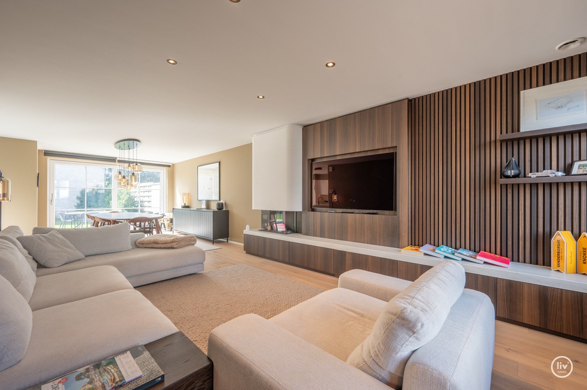 Prachtige halfopen woning met 5 slaapkamers en mooie tuin gelegen in Knokke. 