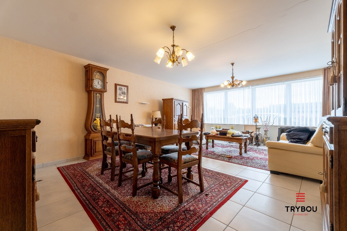 Uiterst ruim appartement met twee slaapkamers in Centrum Langemark 