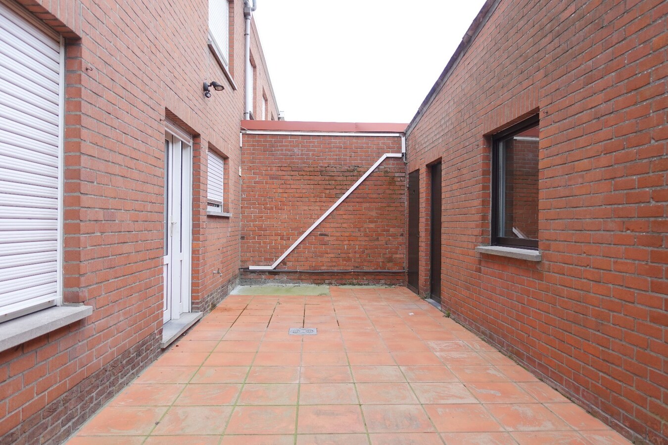 Ruime woning met opslagruimte 