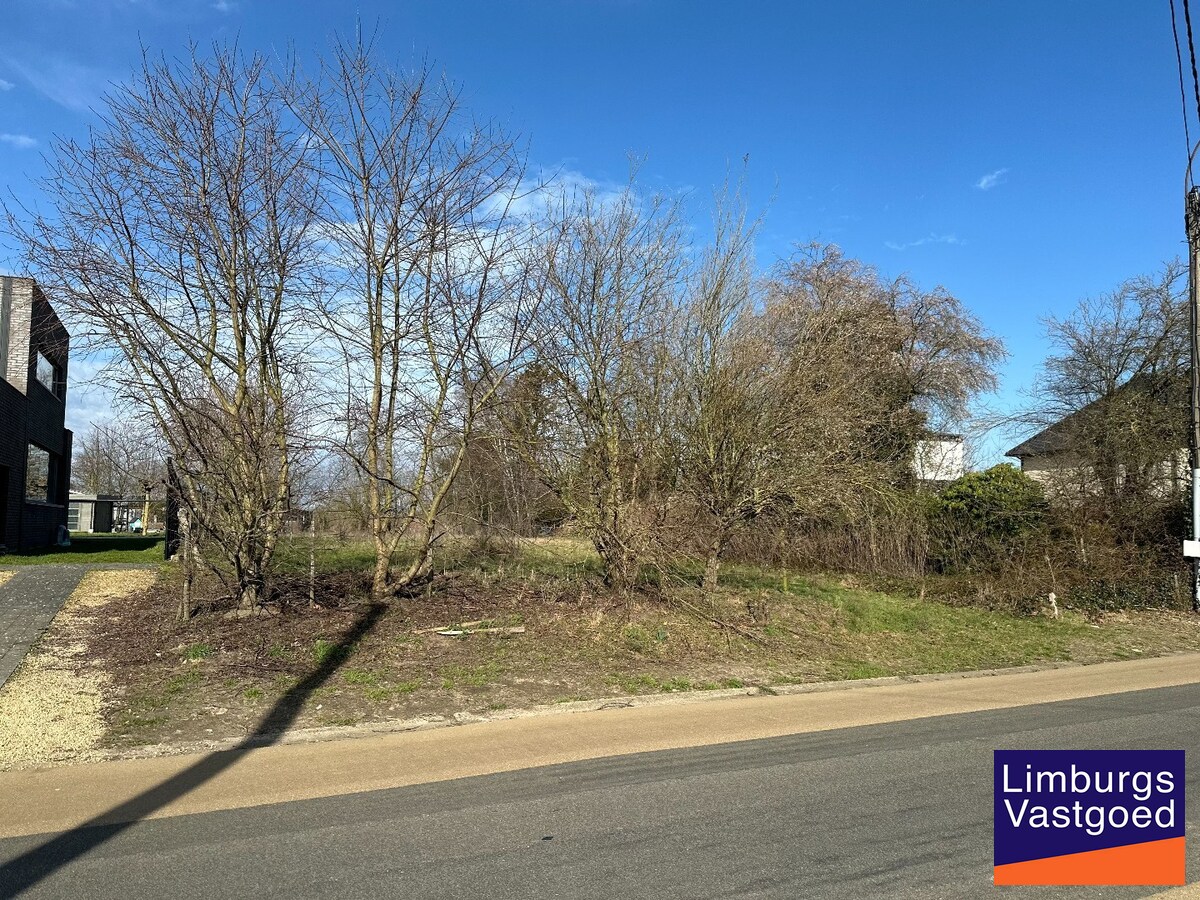 Nieuwbouwwoning, open bebouwing, 3 slpk, 14a 53ca, rustig gelegen te Kermt 