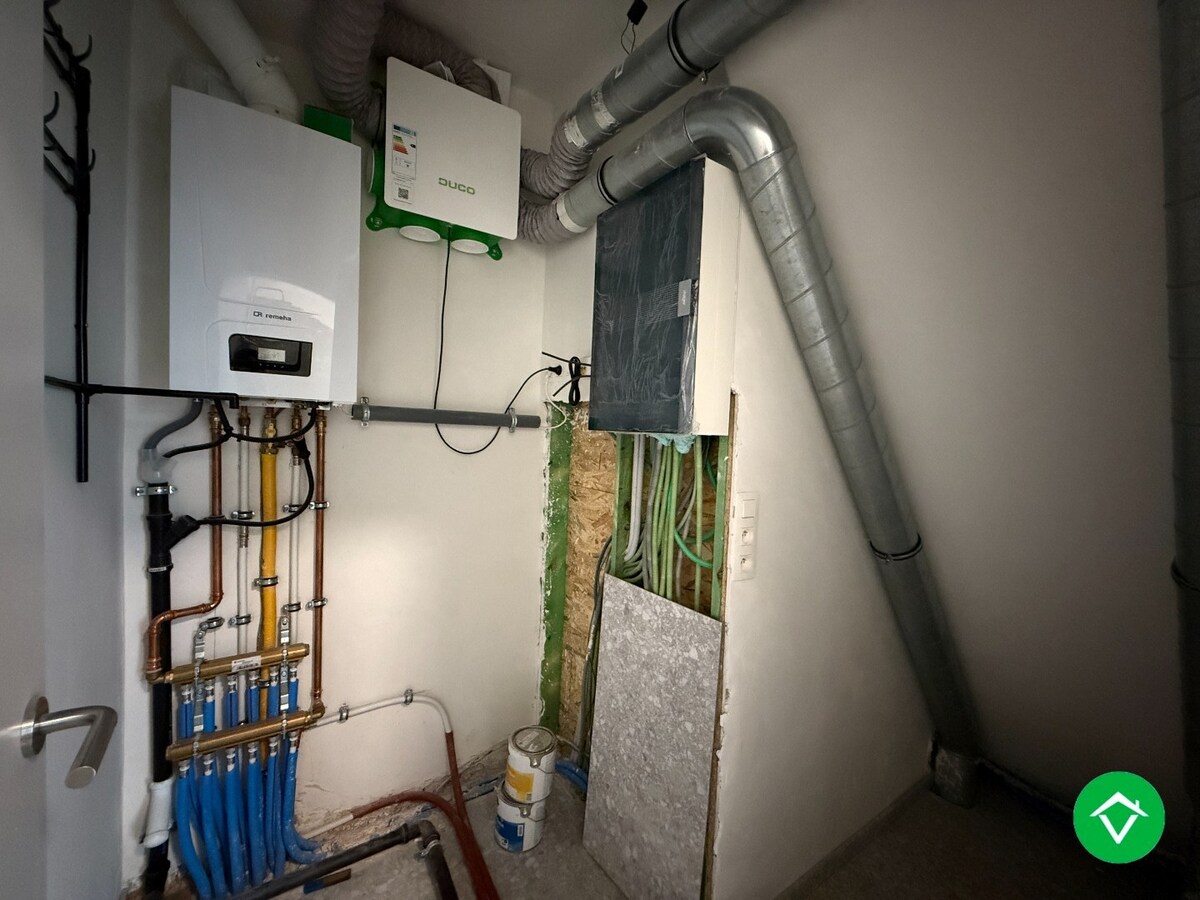 Volledig gerenoveerde rijwoning met 3 slaapkamers en terrastuin in centrum Roeselare 