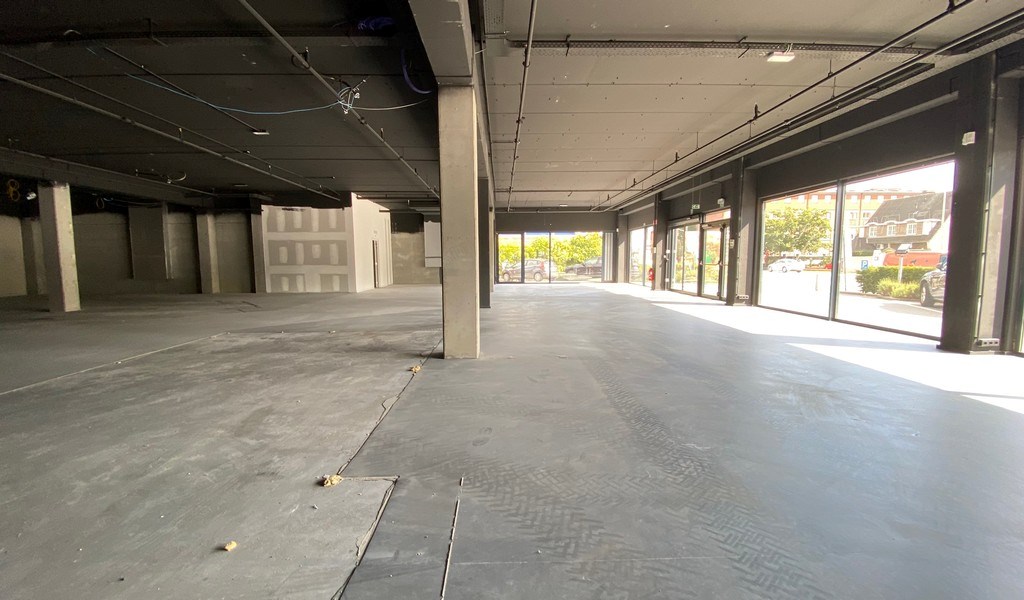 Winkel te huur langs Kortrijksesteenweg in Gent