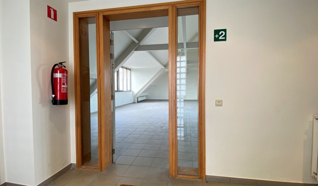 Commercieel gelegen kantoorruimte te huur in Aalst