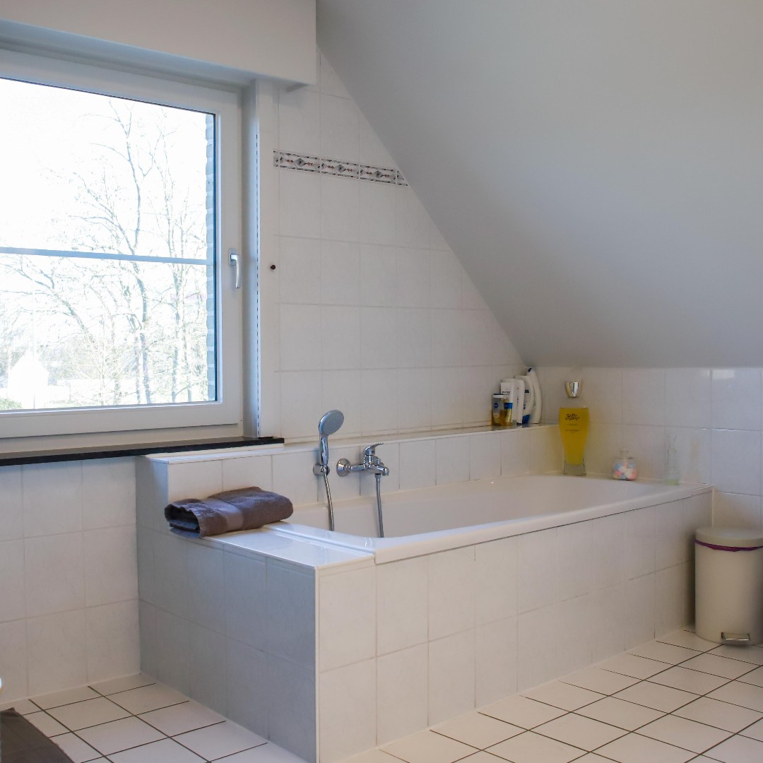 Prachtige alleenstaande woning met garage, carport en tuin op 648m² 