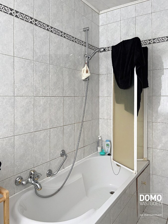 RUIM APPARTEMENT MET 2 SLAAPKAMERS, ZUIDGERICHT TERRAS EN AIRCO 