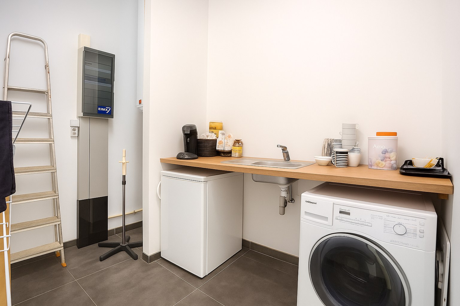 Ruim energiezuinig commercieel pand op toplocatie in centrum Hechtel 