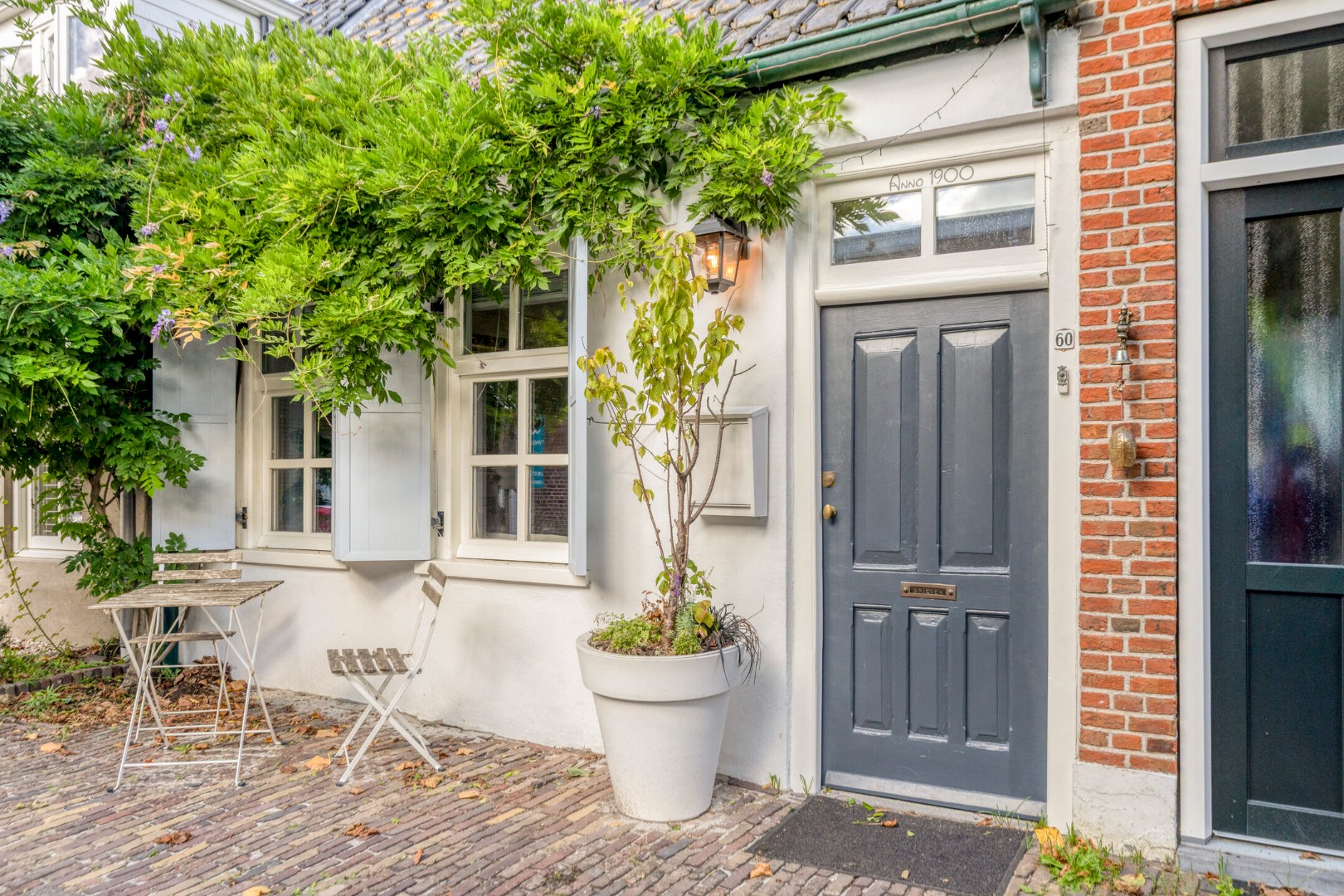 Sfeervol gerenoveerde dijkwoning met riante schuur. 