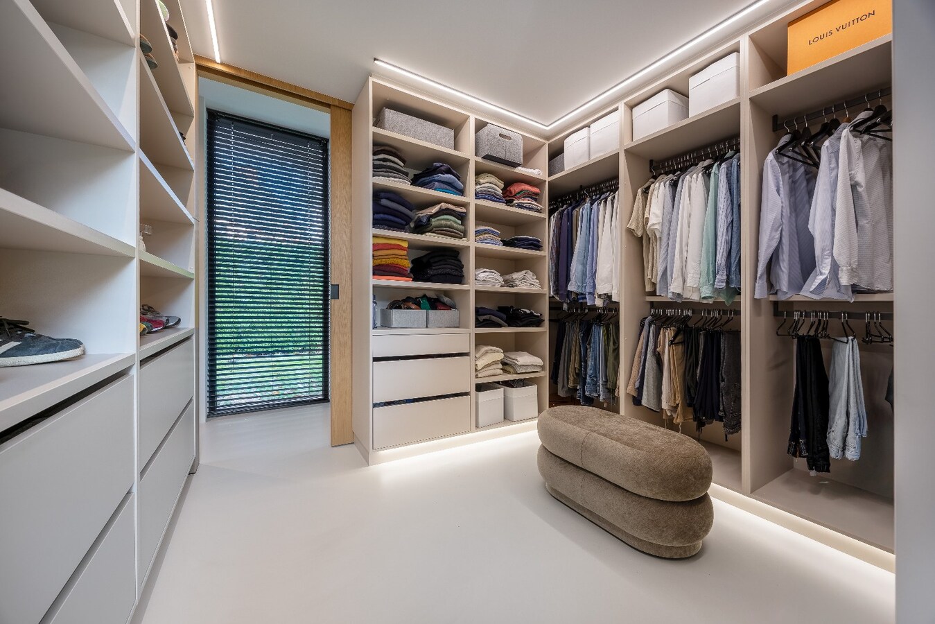 Moderne gelijkvloerse designvilla in exclusief privédomein 