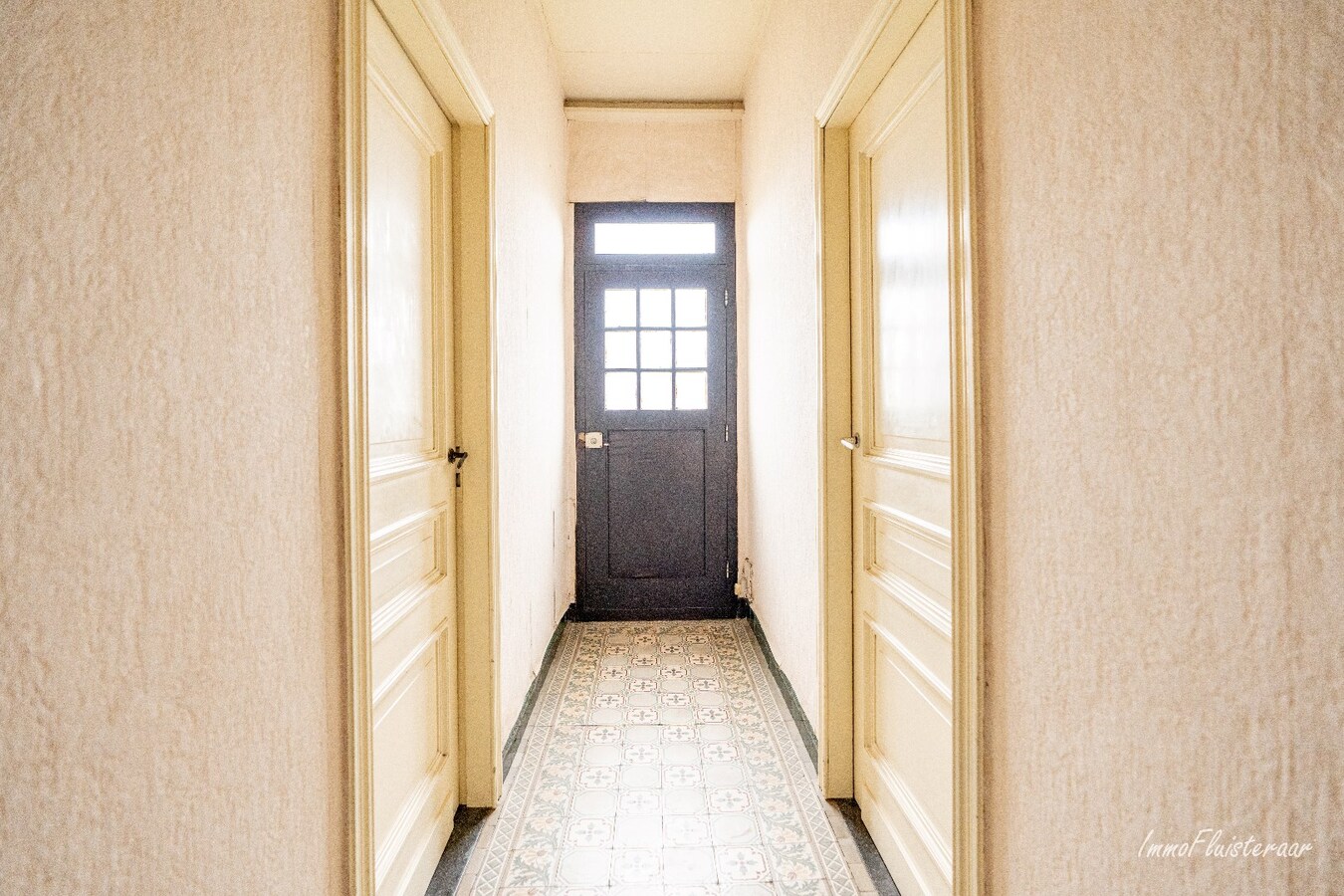 Ferme caractéristique avec une grande grange sur environ 2 hectares à Hoogstraten (achat de terrain supplémentaire d'environ 4 hectares possible). 