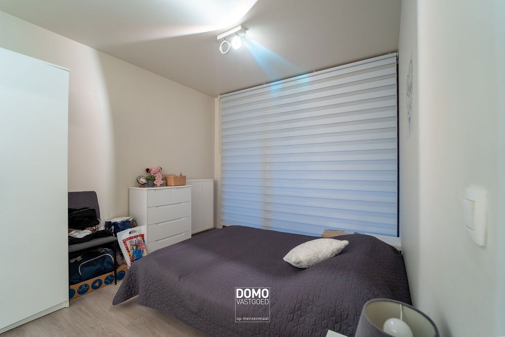 MODERN EN ENERGIEZUINING APPARTEMENT MET 1 SLAAPKAMER EN EIGEN PARKING TE BILZEN 