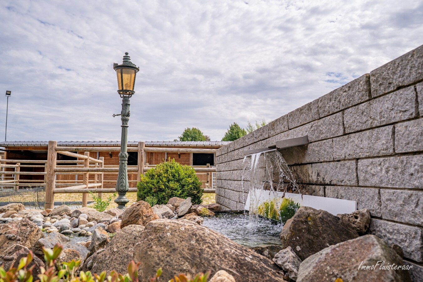 Woning met paardenstallen en loods op ca. 50 are te Rillaar 