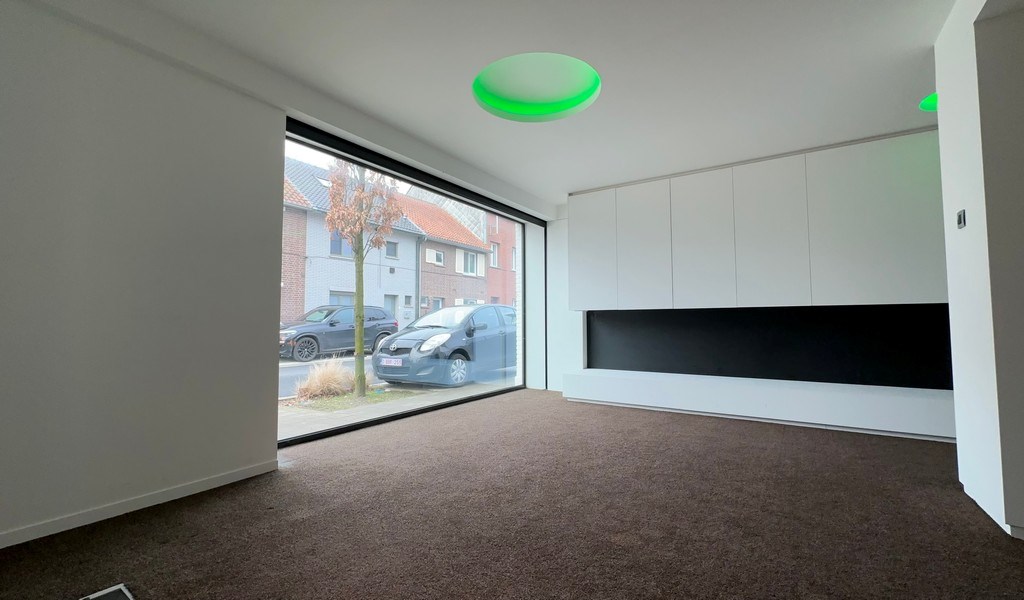 Handelspand met garage te koop in Merelbeke-Melle