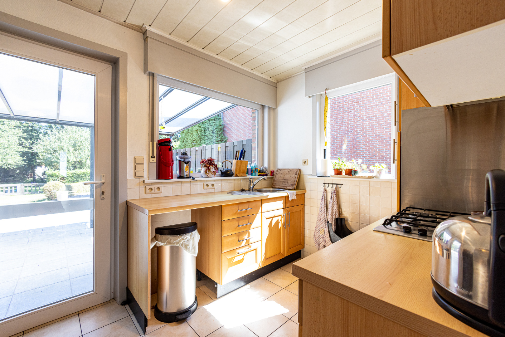 Ruime gerenoveerde gezinswoning op 1.384m² 4 slpks te Landegem 
