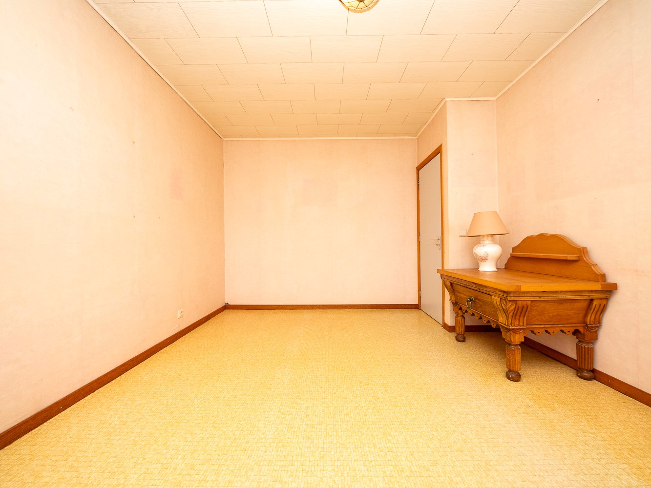 Ruime woning met 5 kamers (mogelijk) en open zicht 