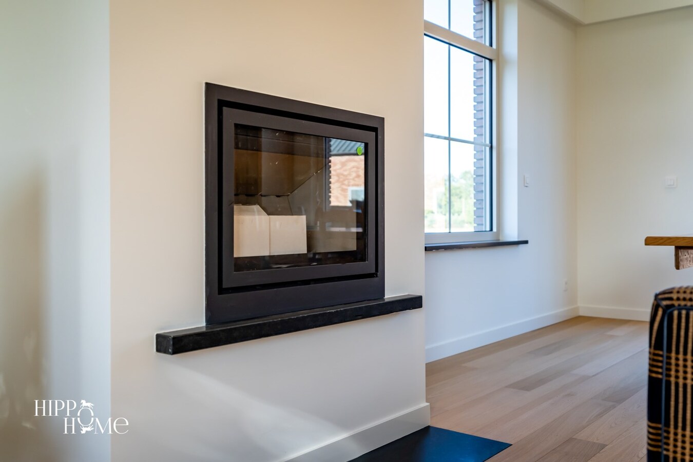 Hedendaags woning met hangar en aanpalend grasland op +/- 1,5ha 