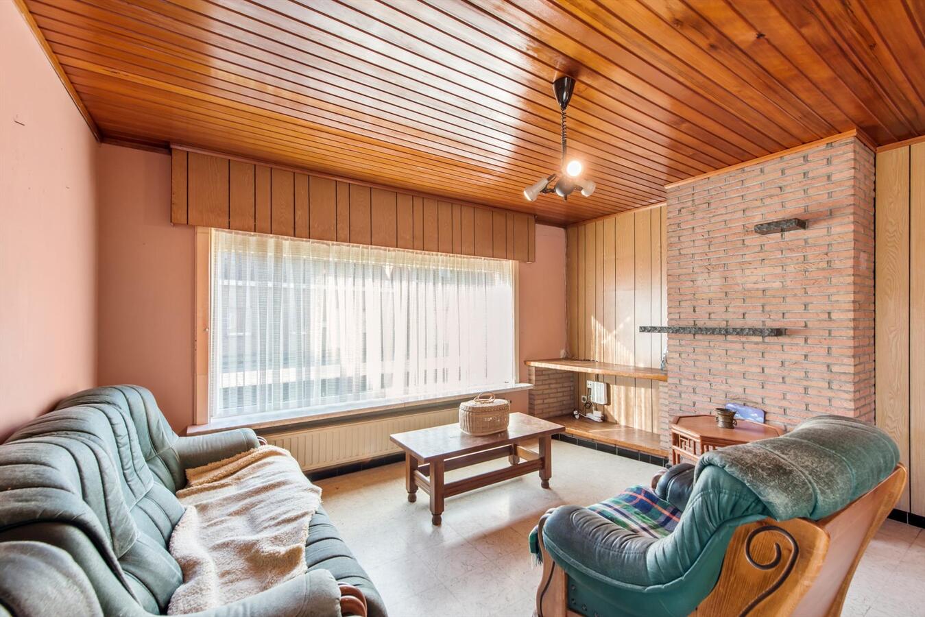 Ruime vrijstaande woning met garage op een perceel van 915 m² 