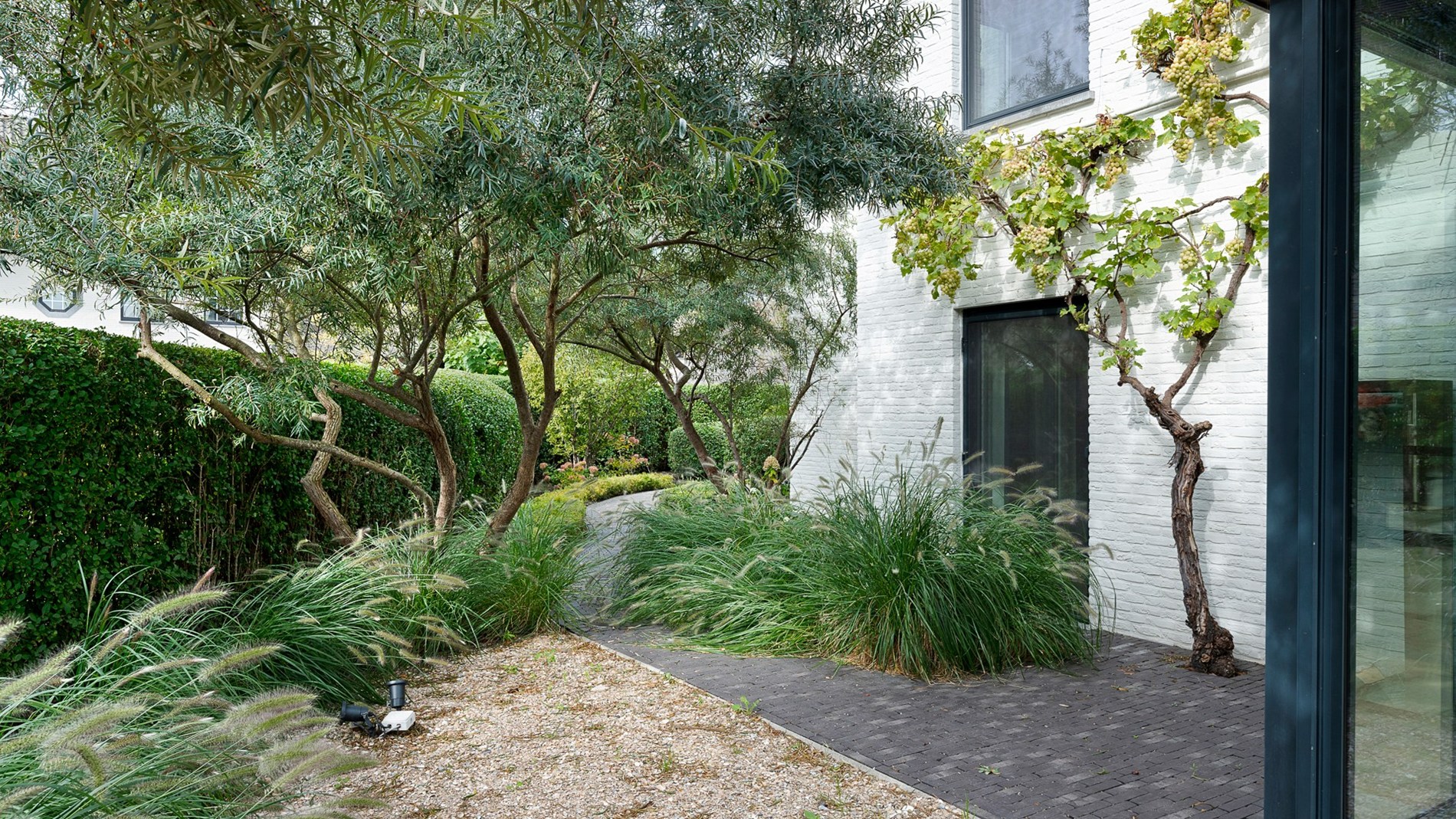 Schitterende villa met zwembad gelegen in residentiële wijk te Knokke. 