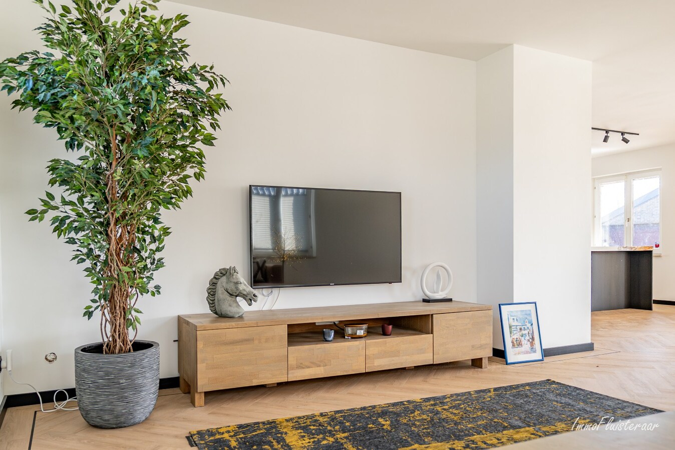 Ruime woning met paardenstallen op ca. 85 are te Kinrooi 