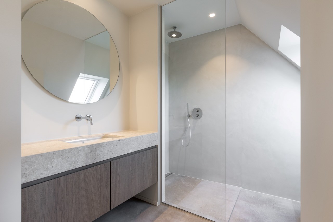 Cette magnifique maison individuelle rénovée avec une allée située dans un quartier calme à Knokke, offre tout ce dont vous avez besoin pour vivre confortablement. 