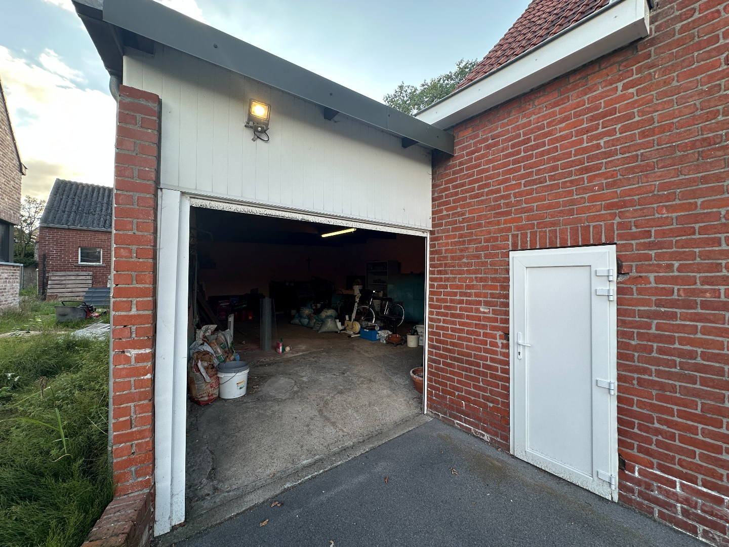 Rustige gelegen woning met 3 slpk, dubbele garage, tuin én landelijk open zicht, Ichtegem 