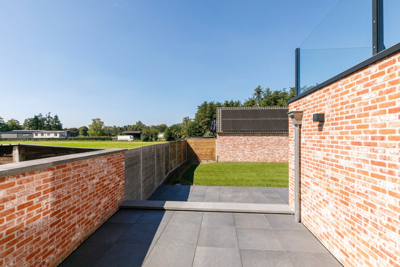 Recent gelijkvloers (120 m²) met lift en tuin 