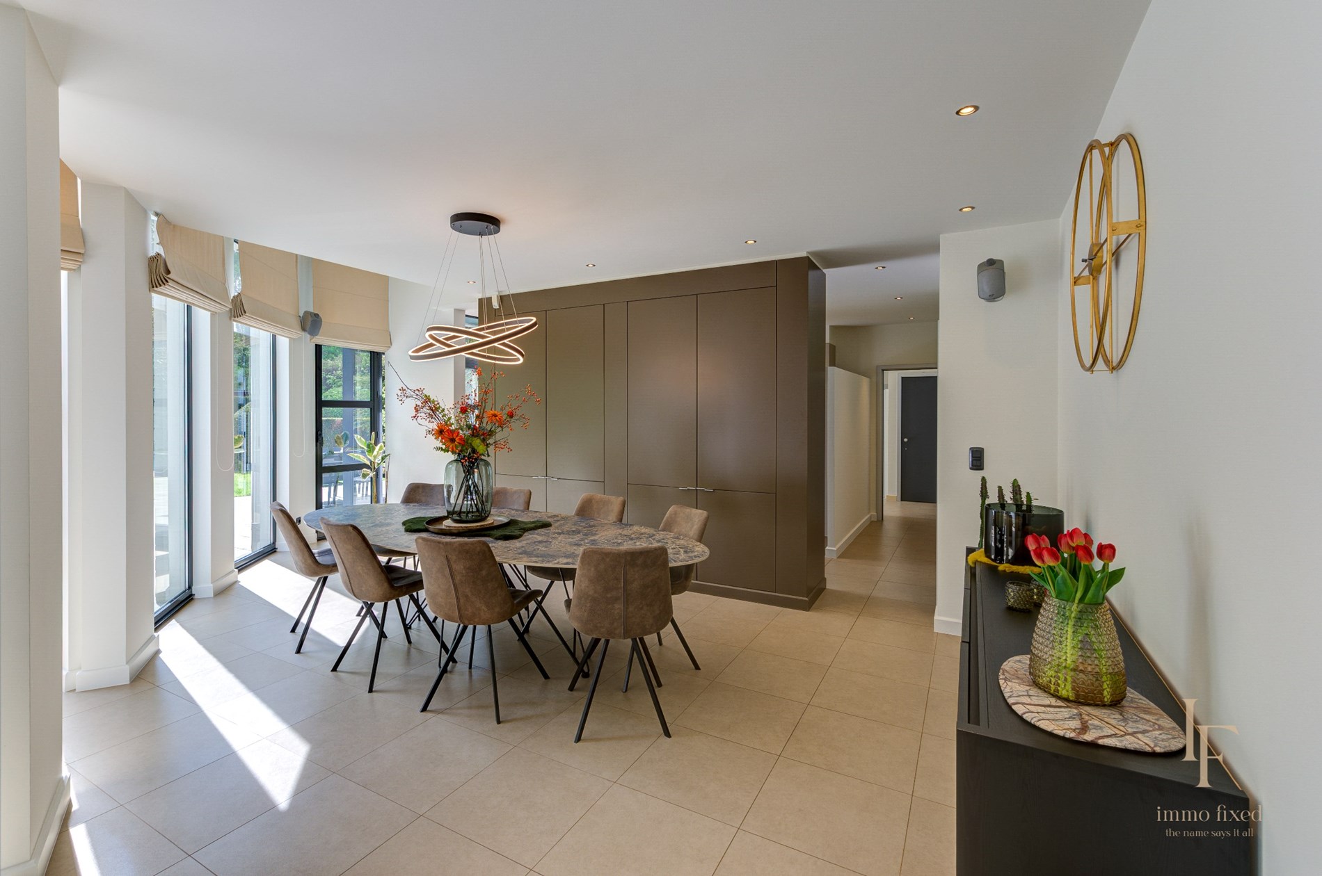 Moderne villa met 7 slaapkamers te Zoersel. 