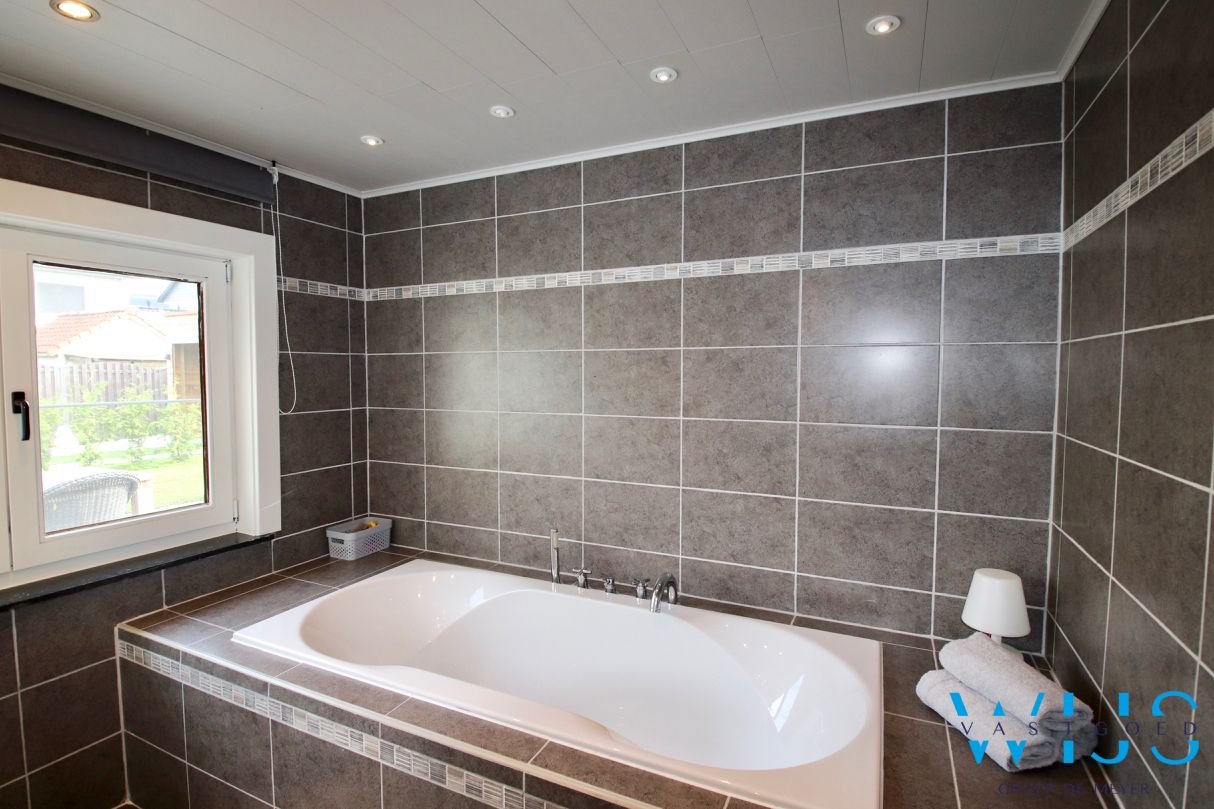 Instapklare gezinswoning met 3 slaapkamers &amp; ruime tuin te Zelzate! 