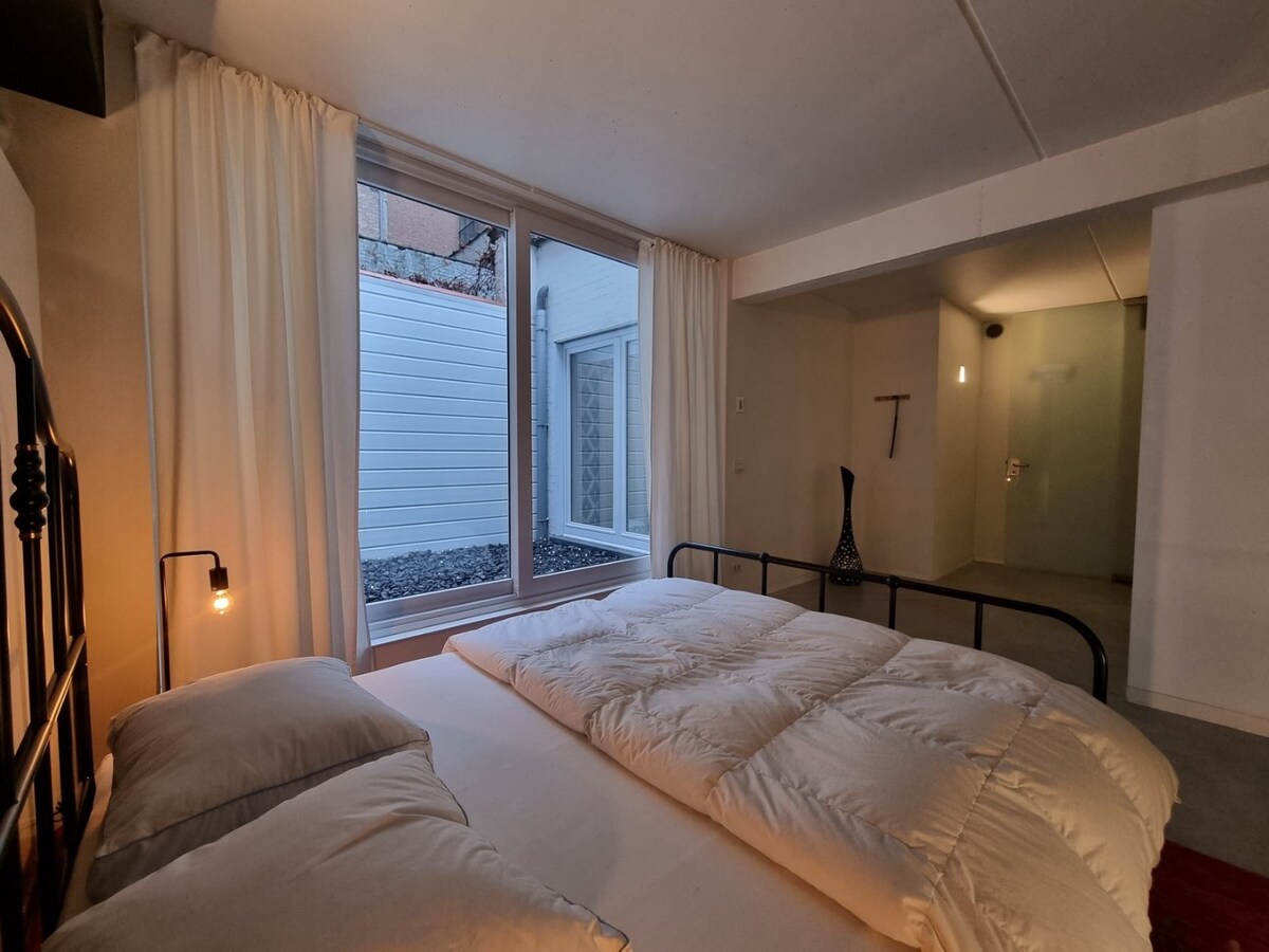 Uitzonderlijk appartement/loft op de zeedijk van Heist (271 m² bew. opp!!) 