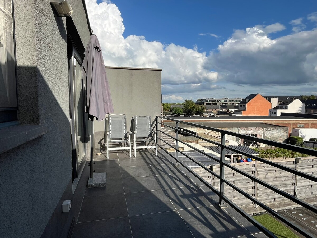 Gerieflijk appartement met 2 slaapkamers in Maasmechelen, gerenoveerd in 2012, EPC B 