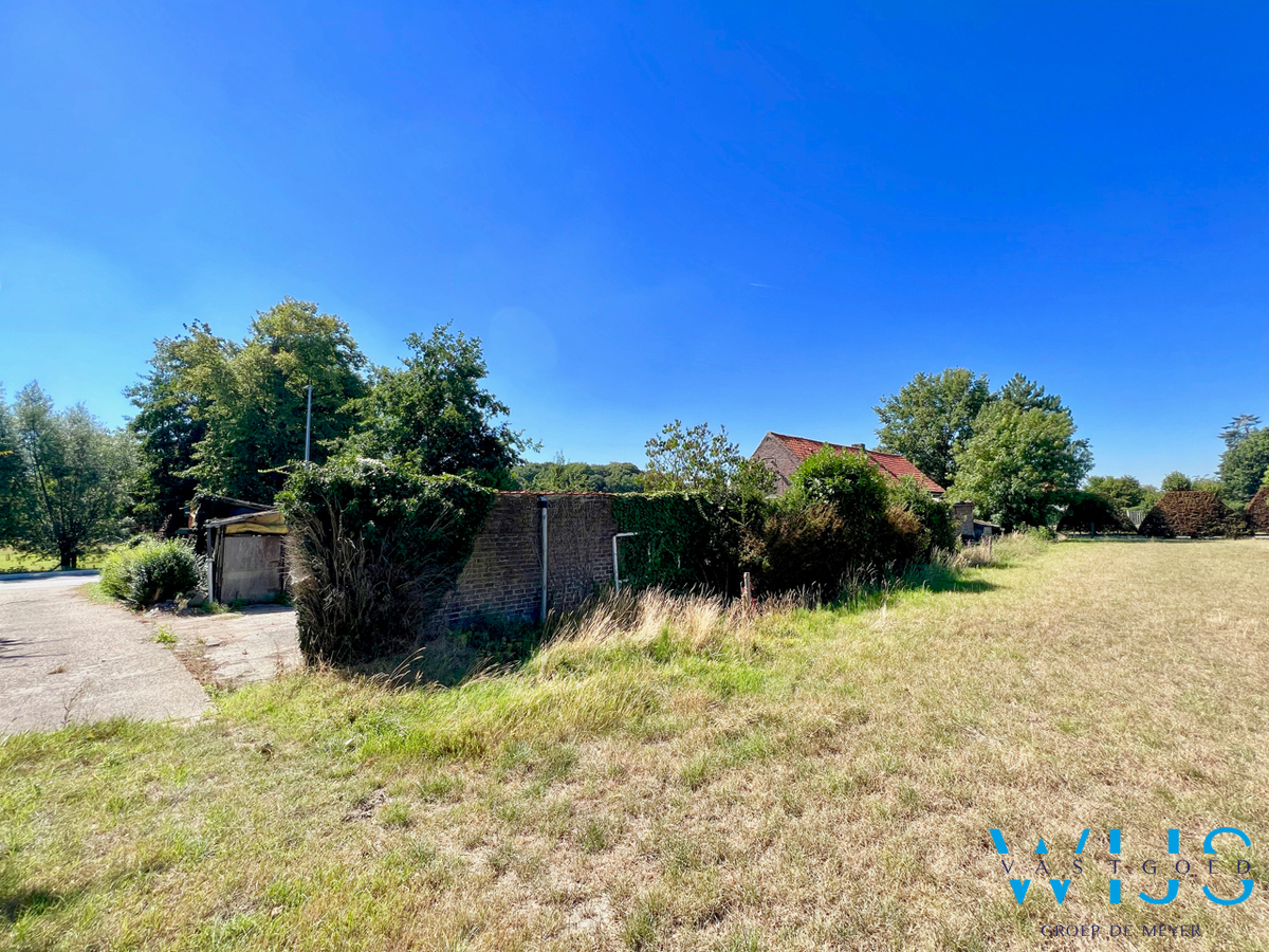 Fantastisch gelegen woonhuis op 1430m² te Lievegem ! 