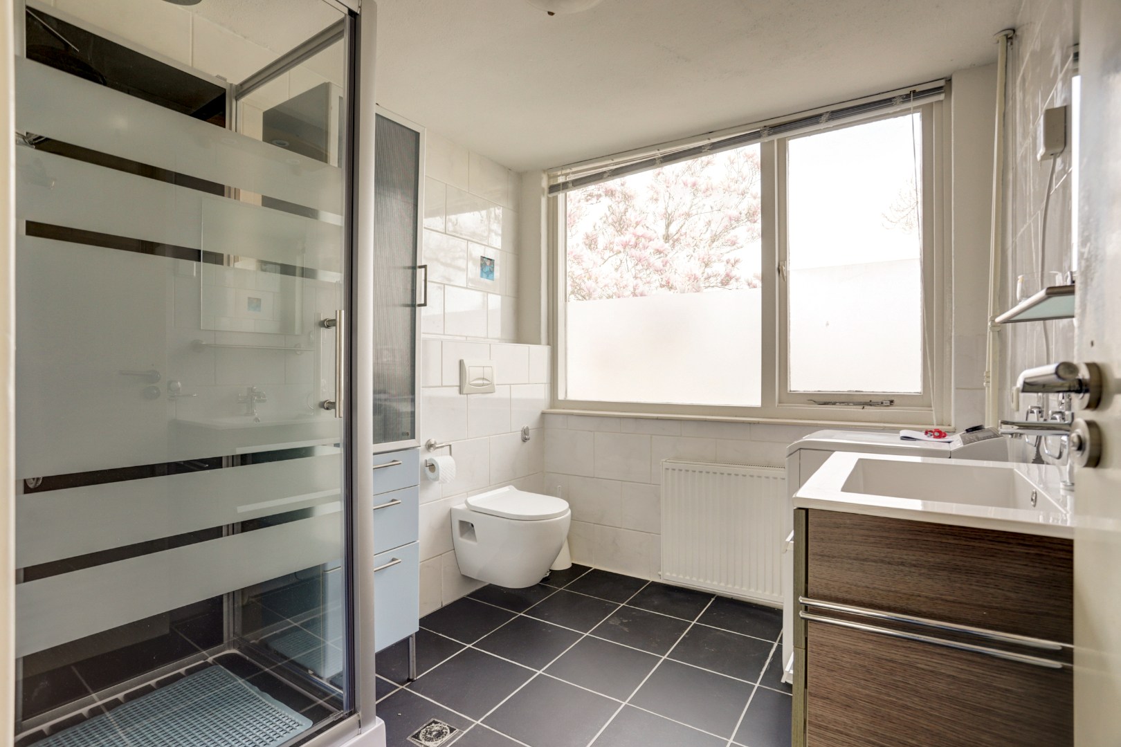 Op zoek naar een ruime 5-kamer woning op eigen grond waar u, uw wensen nog kunt uitvoeren ? 