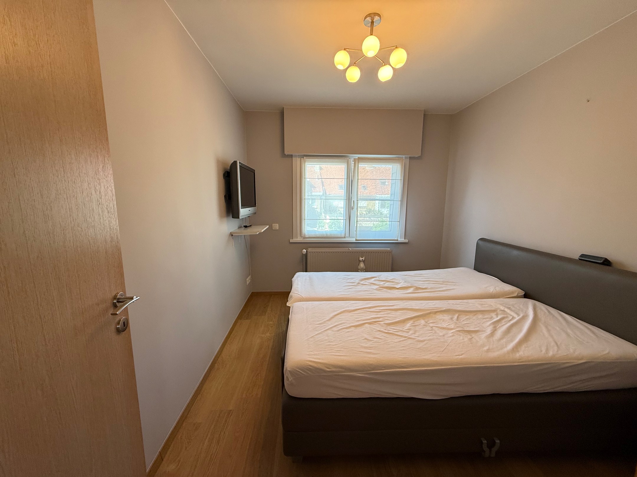 Non meublé - Maison bien entretenue avec trois chambres située dans le vieux Knokke, à distance de marche du centre commercial de Knokke et du Zoute. 