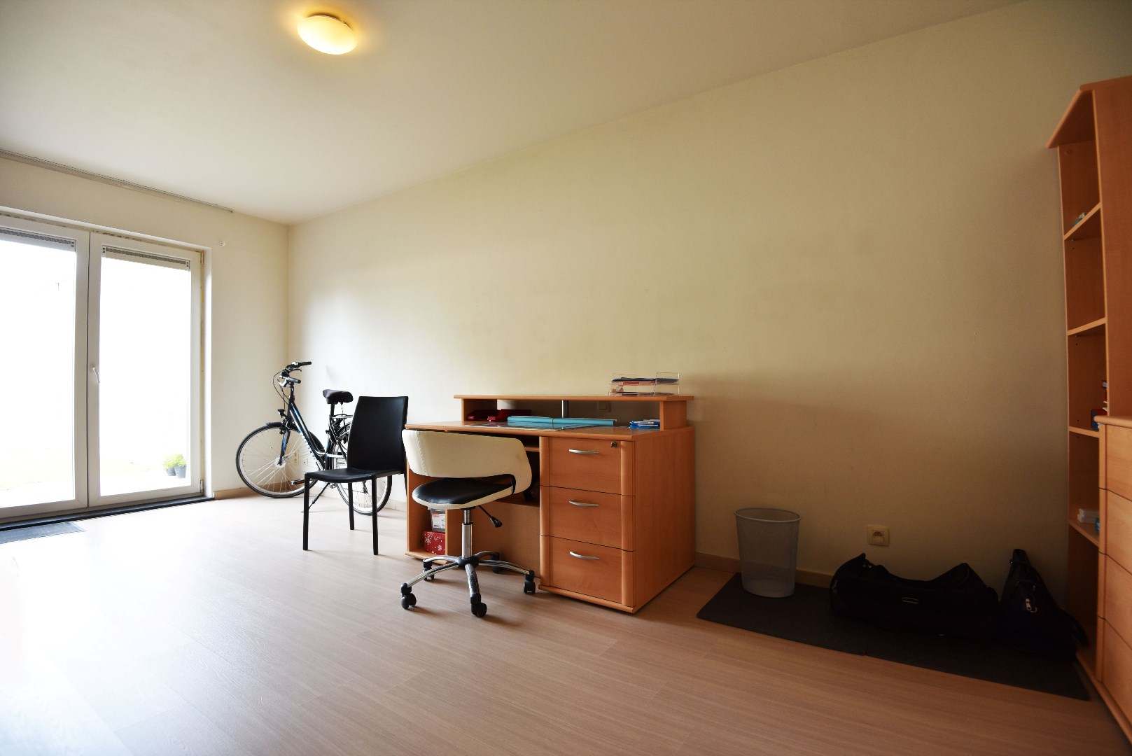 Gelijkvloers appartement met 2 slpks, terras, tuin en garage te Maldegem 