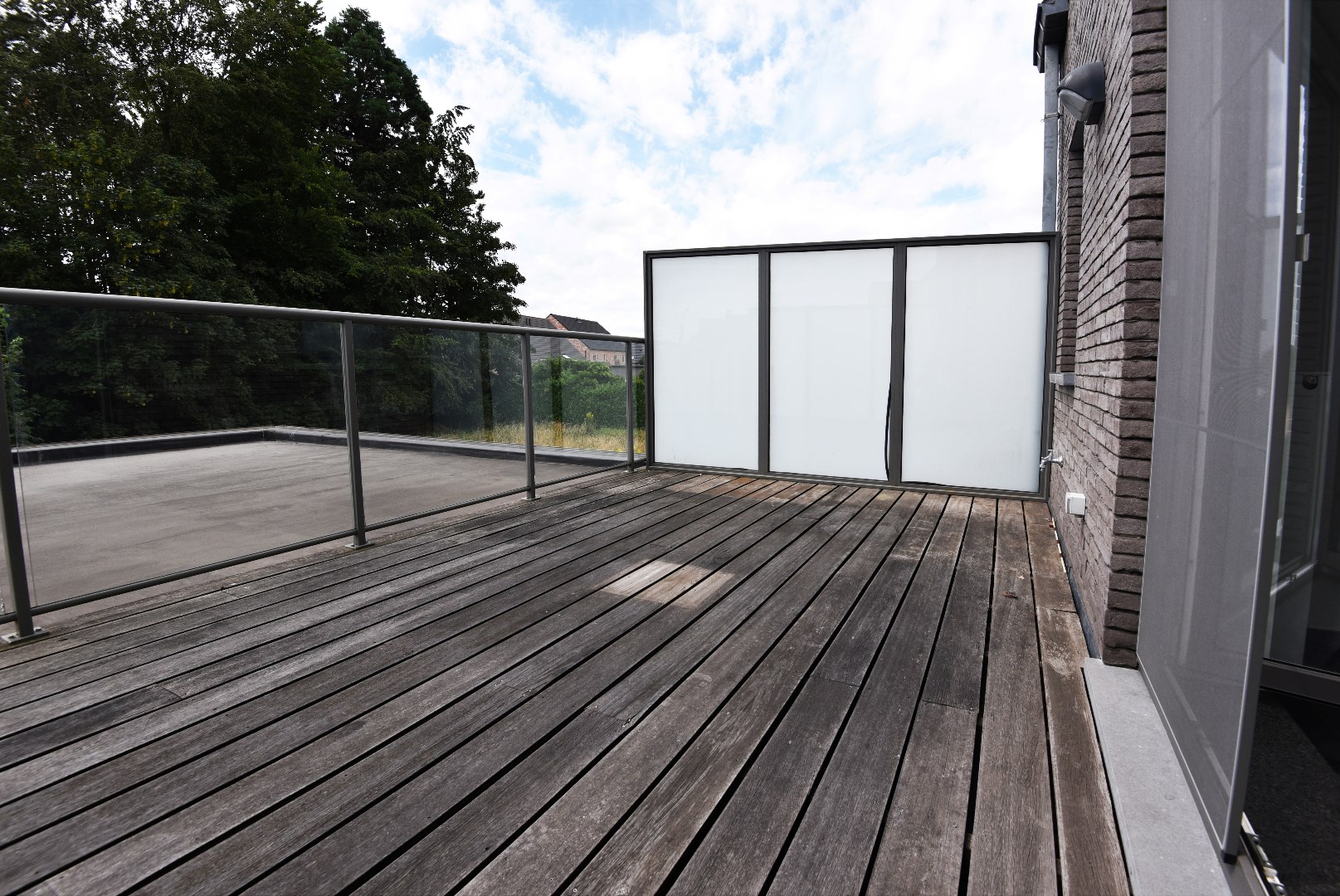 Centraal gelegen app met 1 slk, 2 terrassen en autostaanplaats te ADEGEM . 