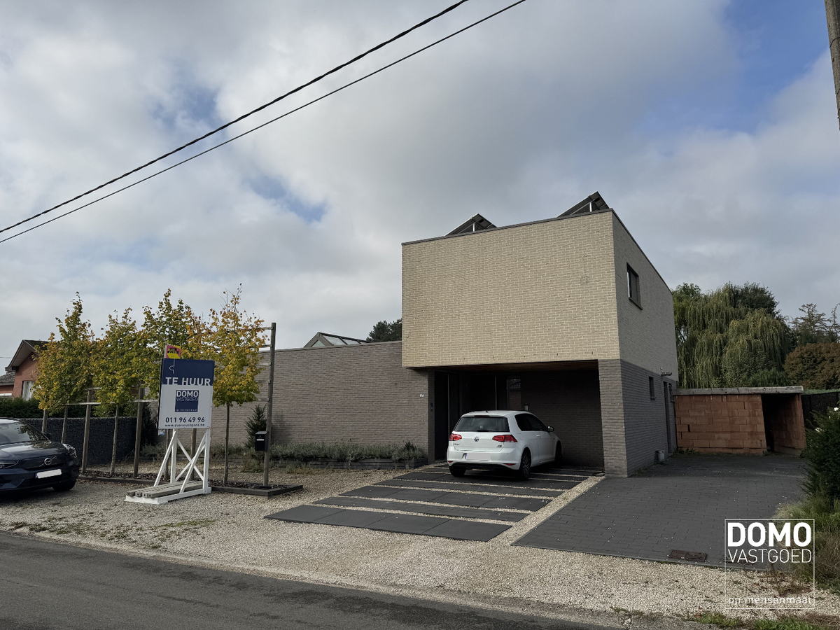 MODERNE WONING MET 3 SLAAPKAMERS, PRAKTIJKRUIMTE EN TUIN TE HUUR IN KERMT! 
