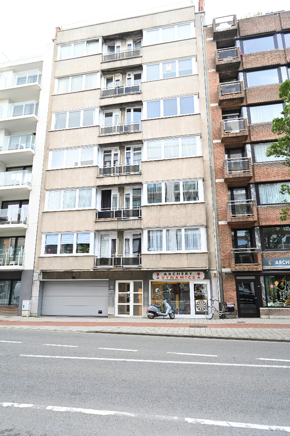 STIJLVOL GERENOVEERD DRIESLAAPKAMERAPPARTEMENT OP CENTRALE LIGGING 