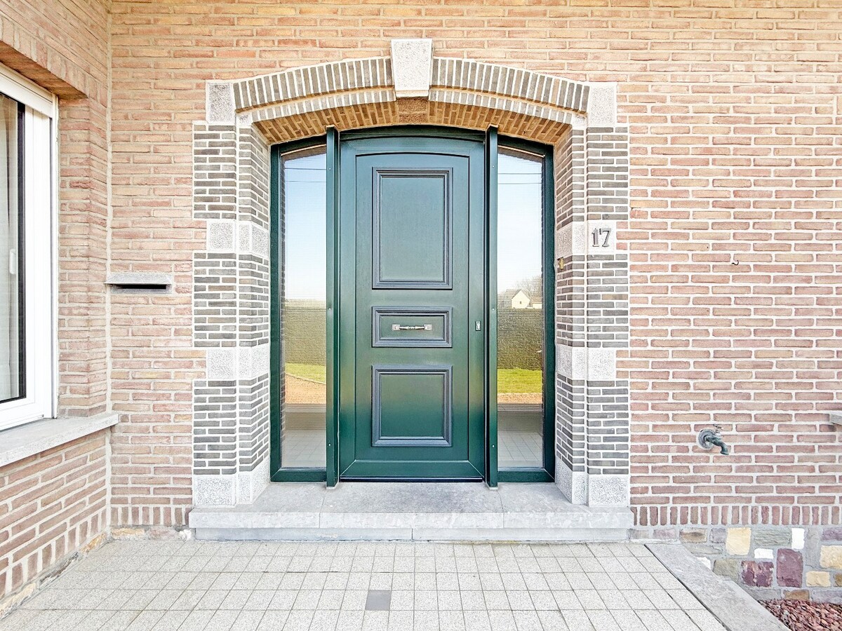 Sixties villa met opslagruimte/garage en zicht op Cotthem 