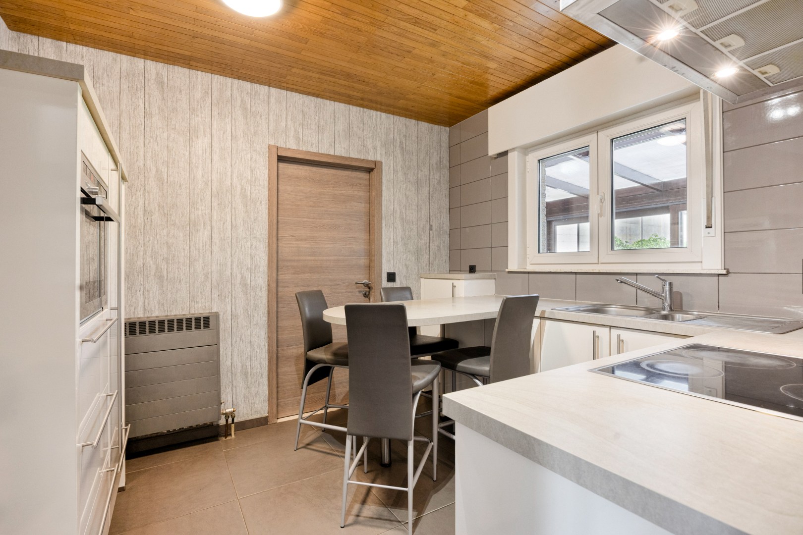 Halfopen bebouwing met 4 slaapkamers, oppervlakte 12a27ca - EPC 318 