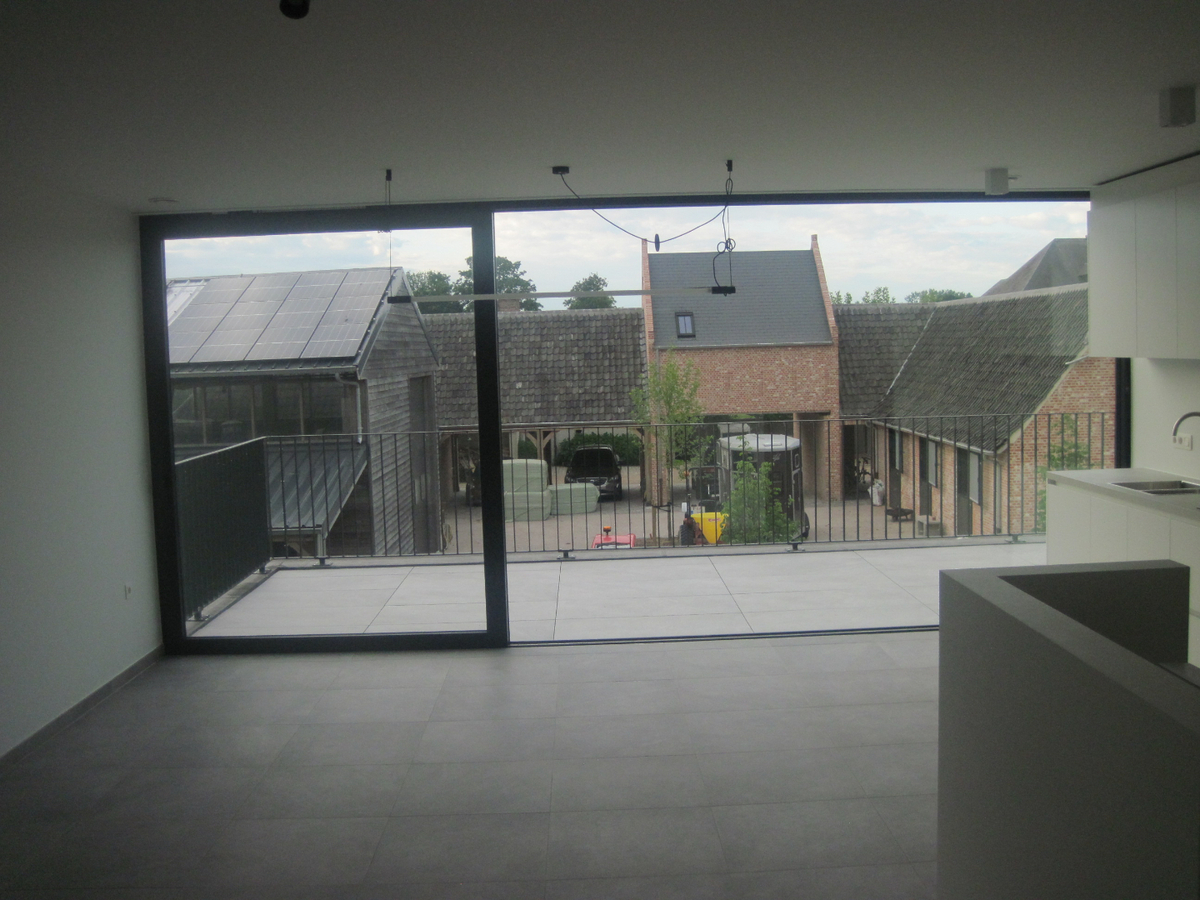 Penthouse-appartement met ruim terras. Geen vaste kosten. 