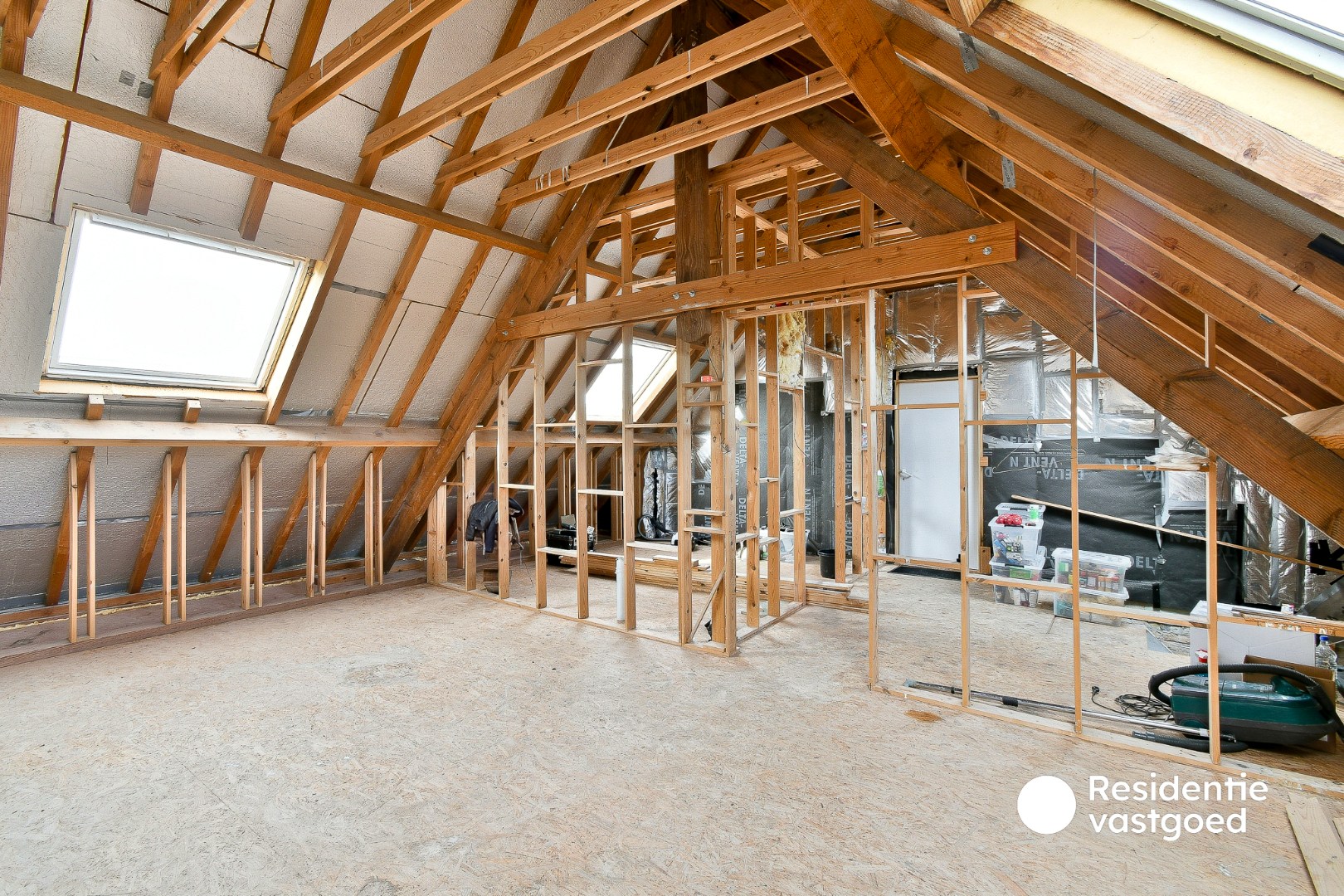 Ruime woning met uitzonderlijk veel mogelijkheden en prachtig zicht vanuit de tuin 