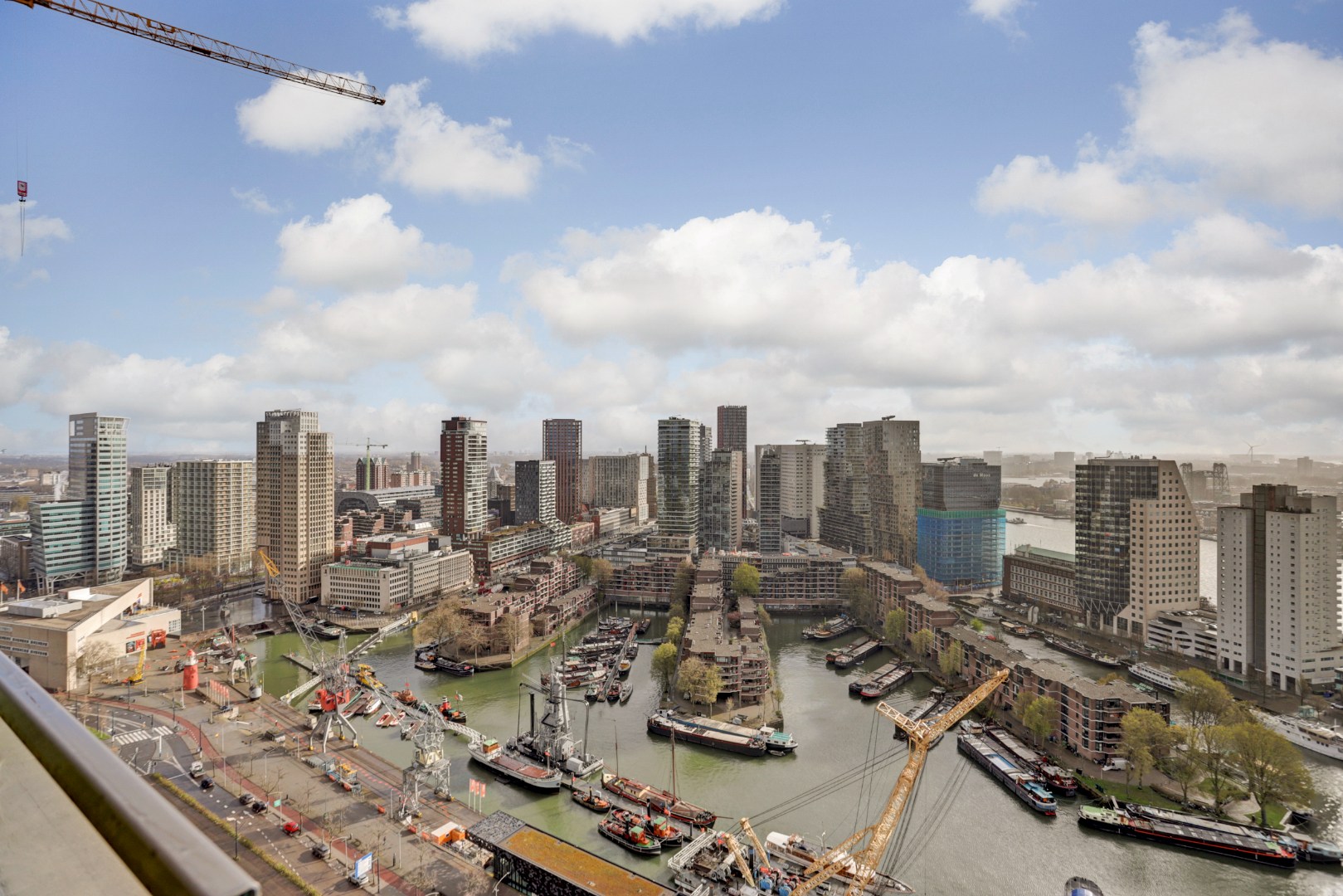 Ultiem luxe wonen in de iconische The CoolTower met spectaculair uitzicht, royaal terras (34 m²) en moderne afwerking in het bruisende hart van Rotterdam! 